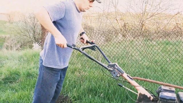 Самодельный мотобур из подручных материалов. Приставка к мотоблоку смотреть онлайн