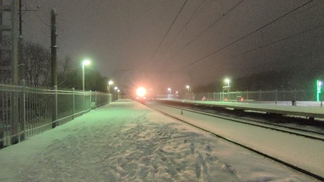 ЭД4М-0070 прибывает на станцию Гатчина Варшавская.