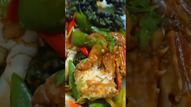 Fried crab with green peppercorn and bell pepper #shorts смотреть онлайн