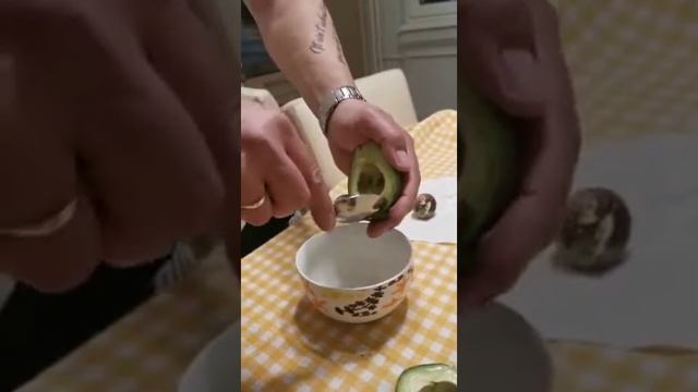 ZRAV NAMAZ OD AVOKADA смотреть онлайн