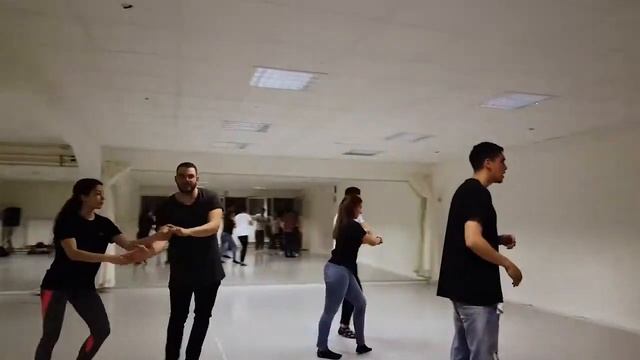 Dancefloor - Geneva - Dive into a Cuban Salsa Class - Yann смотреть онлайн