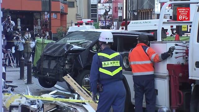 Car crashes into ramen shop in Tokyo смотреть онлайн