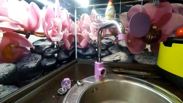 РЕМОНТ СМЕСИТЕЛЯ! КАК РАЗОБРАТЬ ОДНОРЫЧАЖНЫЙ СМЕСИТЕЛЬ! ПЕРЕСТАЛА ТЕЧЬ ВОДА,ЧТО ДЕЛАТЬ??????? смотреть онлайн