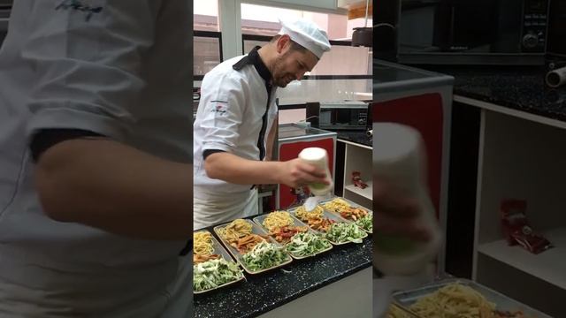 Sezar Salata,Köri Soslu Tavuk,Penne Chicken смотреть онлайн