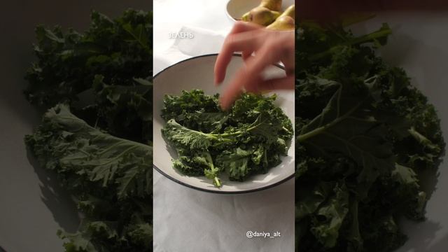 Салат с запеченными грушами и голубым сыром 🥗 смотреть онлайн