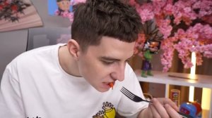 СЛАДКАЯ VS КИСЛАЯ VS ОСТРАЯ ЕДА ЧЕЛЛЕНДЖ!