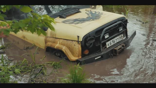 Покатушка 30.05.2022 УАЗы, Нивы, ГАЗик и Москвич идут в брод. смотреть онлайн