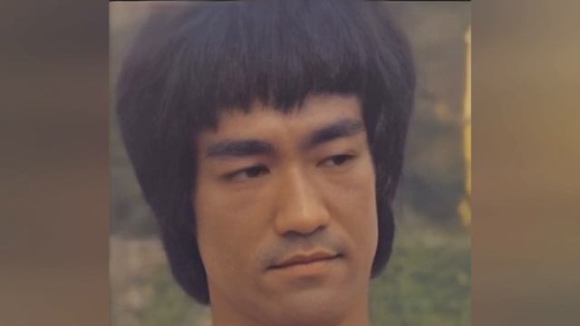 Ожившие фотографии Брюса Ли при помощи нейросетей смотреть онлайн