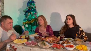 НАКРЫЛИ ДЕРЕВЕНСКИЙ СТОЛ – ОТМЕЧАЕМ НОВЫЙ 2025 ГОД СЕМЕЙНО