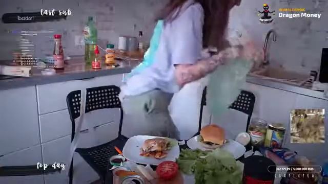 ГЕНСУХА И СТРОГО ЕДЯТ БЛЮВОТНЫЙ БУРГЕР #gensyxa #генсуха #strogo #строго