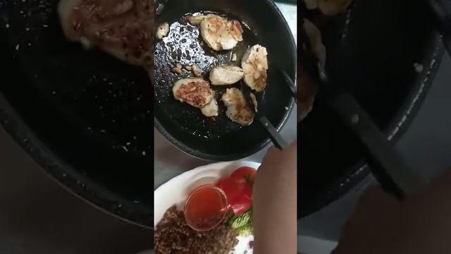 Филе куриное с гречкой и овощами гриль.. смотреть онлайн