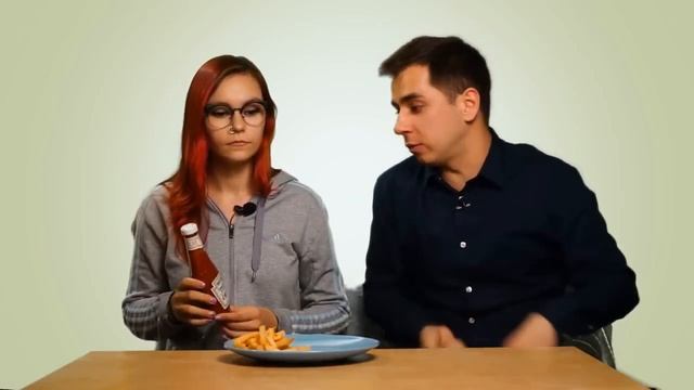 Физический лайфхак - вылить кетчуп из стеклянной бутылки смотреть онлайн