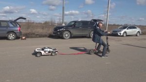 Самокат против машинки на радиоуправлении