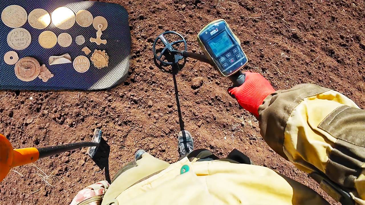 Выбиваем всю мелочь с поля! Серебро чешуя медь находки с металлоискателем XP Deus 2 смотреть онлайн
