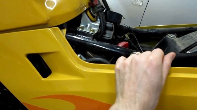 Classic Ninja 250 Battery Replacement (YTX7L-BS) смотреть онлайн