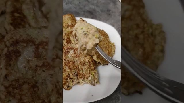 Оладьи из кабачка! #похудение #кетопитание #рецепт #рецепты #похудетьбыстро #еда #кето #вкусно смотреть онлайн