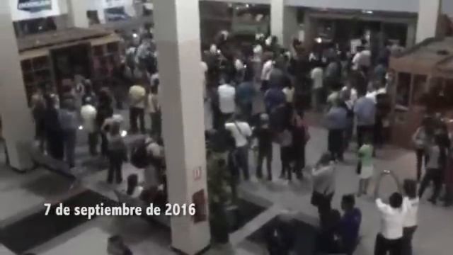 (todos los videos) Retienen a Capriles en Aeropuerto de Margarita смотреть онлайн
