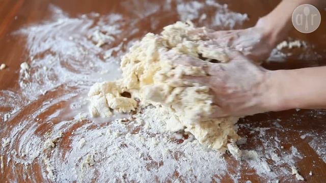 Come fare la pasta per i pierogi - videoricette di cucina polacca смотреть онлайн