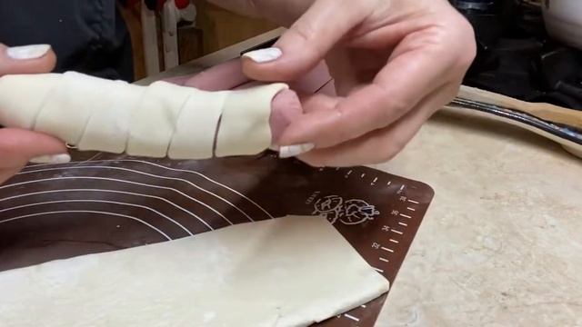Кто любит сосиски. Сосиски в тесте смотреть онлайн