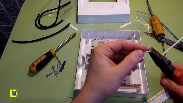 Сборка электрощитка на 6 позиций.Assembly of the electric panel for 6 positions. смотреть онлайн