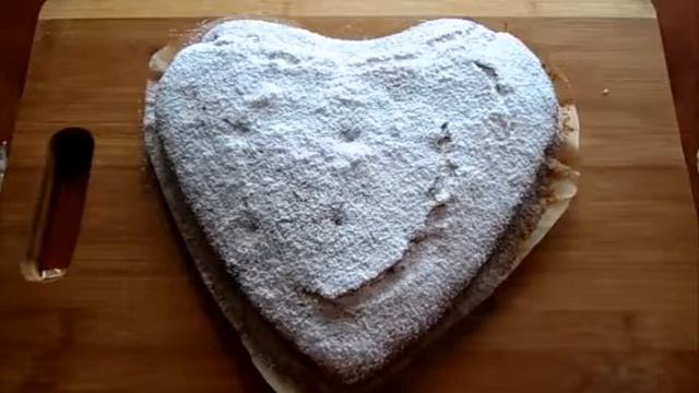 Кекс с конфетами - орешки в шоколаде, я добавила конфеты, так как не было изюма. Получилось вкусно. смотреть онлайн