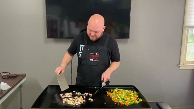 PORK FRIED RICE ON THE BLACKSTONE GRIDDLE | BLACKSTONE GRIDDLE RECIPES смотреть онлайн