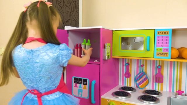 Lisa makes fruit Ice Cream Popsicles смотреть онлайн