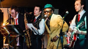 Мария Дейнс- "ВОТ ЧТО ТАКОЕ БЛЮЗ",  если черно переместитесь мышкой в началоперевод ниже