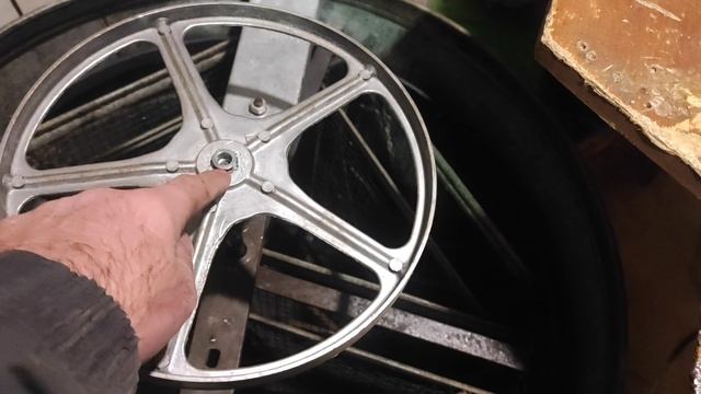 Пчеловодство самоделки. Электропривод медогонки своими руками.