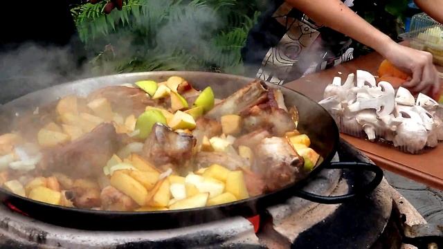 ПАЦАНСКАЯ СКОВОРОДКА . ЕКСКЛЮЗИВНОЕ ВИДЕО | У Мишки на кухне смотреть онлайн