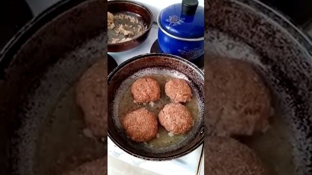 Продолжаю жарить котдеты. смотреть онлайн