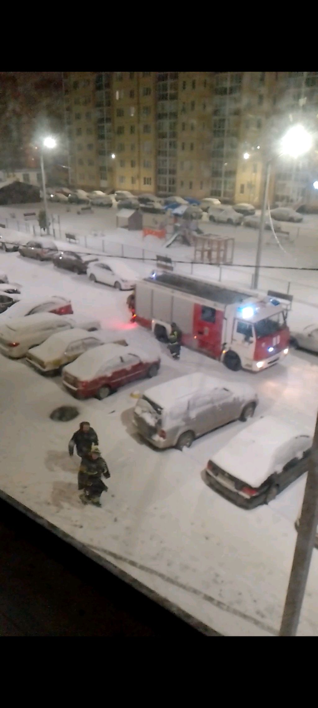 пожар в 3часа ночи😱жильцы не открыли