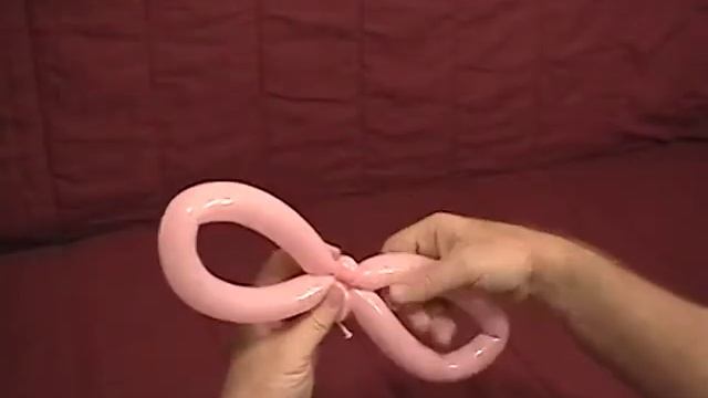 Learn how to make a simple, one balloon Butterfly bracelet. смотреть онлайн