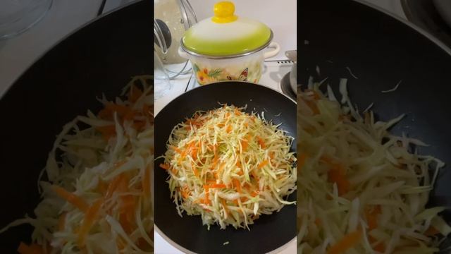 Капуста тушеная с морковью, болгарским перцем, луком, зеленью и чесноком 🤗 смотреть онлайн