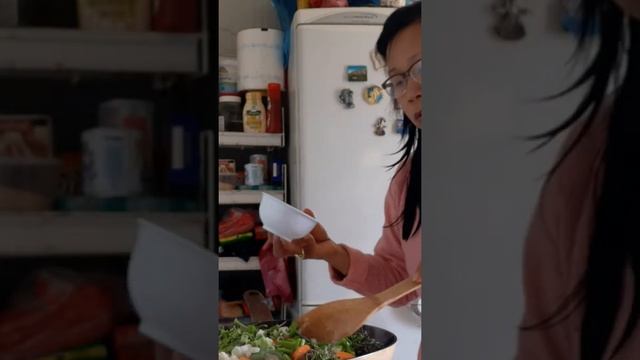 CHOPSUEY, CYPRIOT VERSION IN FILIPINA KITCHEN смотреть онлайн