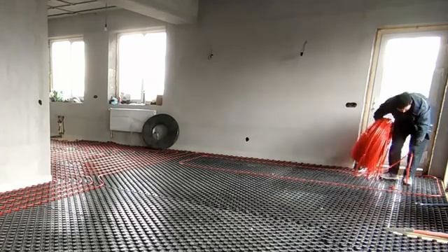 УКЛАДКА ТРУБЫ ТЕПЛОГО ПОЛА СВОИМИ РУКАМИ. смотреть онлайн