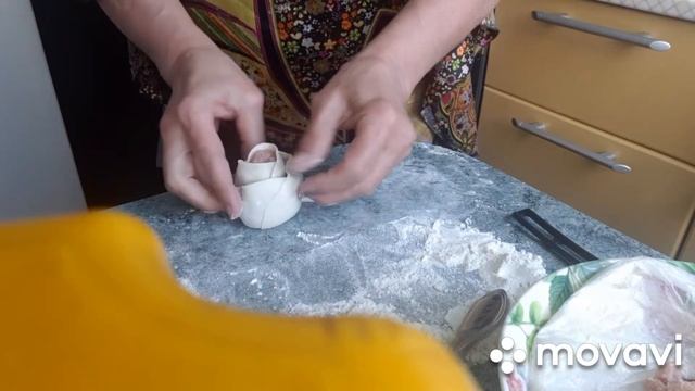 Лобби с розочками. Вы это ещё не ели! смотреть онлайн