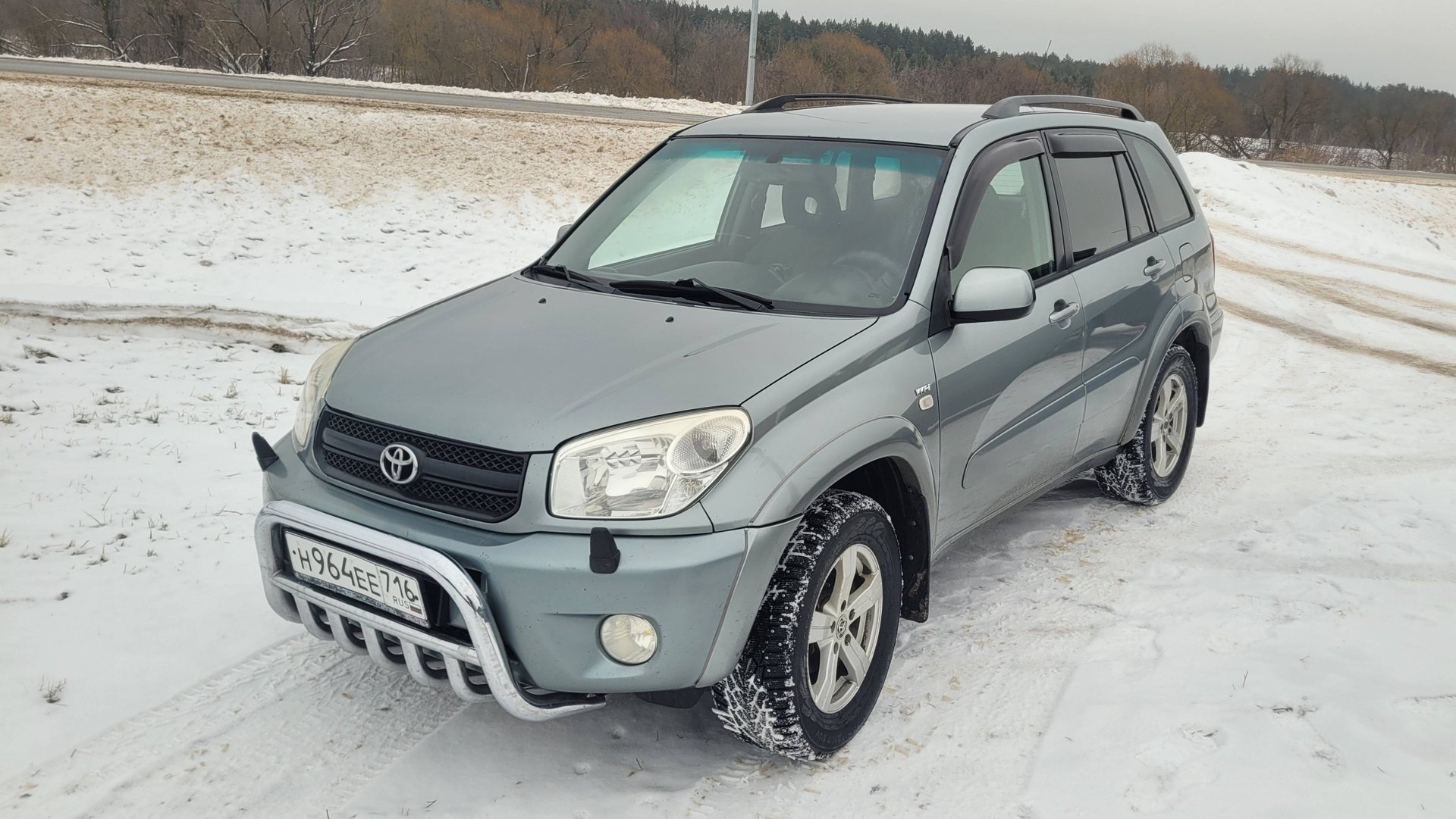 RAV4 2004 (рестайлинг) года. Абсолютно живой. Таких сейчас осталось единицы. смотреть онлайн