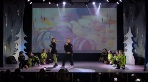 «Девочки бывают разные». Исп. ансамбль Runway