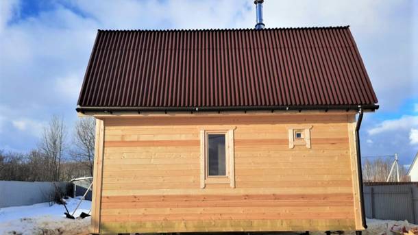 Если правильно попариться, могут и дела поправиться! Баня с мансардой, балконом и ломаной крышей смотреть онлайн