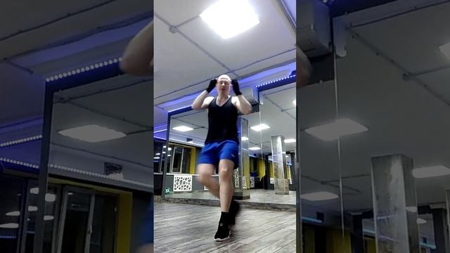 Круги на скорость. Увеличивает ЧСС и дает нестандартную нагрузку. #спорт #cardioexercise #sports смотреть онлайн