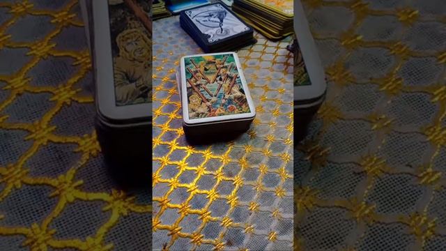 Предсказывает на Таро и Рунах Маг Роман. Прямой эфир смотреть онлайн