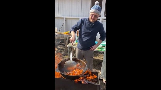 Готовим вкусный плов на казане смотреть онлайн