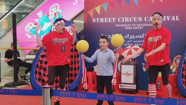 UAE mein Rehnay k mazay - Roaz free ki entertainment - Life mein pehli baar circus dekhi смотреть онлайн