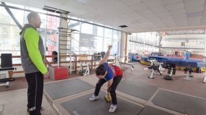 Тренировка рывка гири. Подрыв гири с помоста. Подсобное упражнение к рывку гири. Иван Денисов