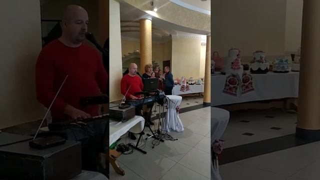 Весілля брата,мама співала смотреть онлайн