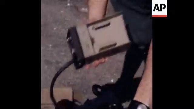 SYND 3 2 77 ISRAELI SOLDIERS DEMONSTRATE NEW MINE DETECTOR смотреть онлайн