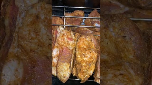 Очень вкусные ребрышки на решетке с копчением смотреть онлайн