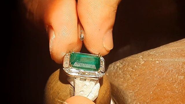 Nadia' s Jewellery- Columbian Emerald with baguette diamonds смотреть онлайн