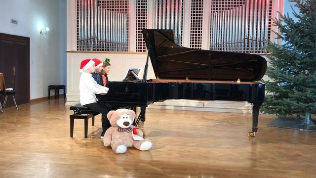 M. Leontovych (T. Craig McKibben): Carol of the Bells -Matej Ratković, Ivan Juranko i Paula Malbaši смотреть онлайн